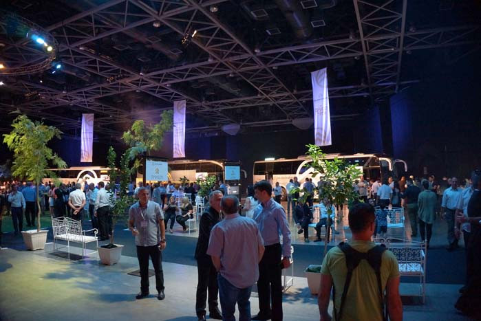 ͬı��ɫ���� ���οͳ���ɫ���³�������������ά�����