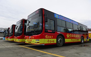 ����ļ��������ǡ��ĺ�ũ��·�������еĽ��οͳ�