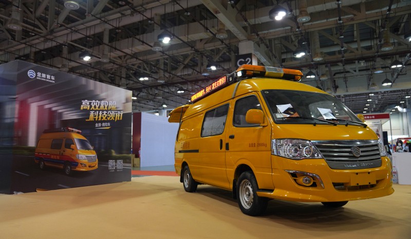 ����Ӣ�ۡ�����һ�����ú�ʨ���ճ�